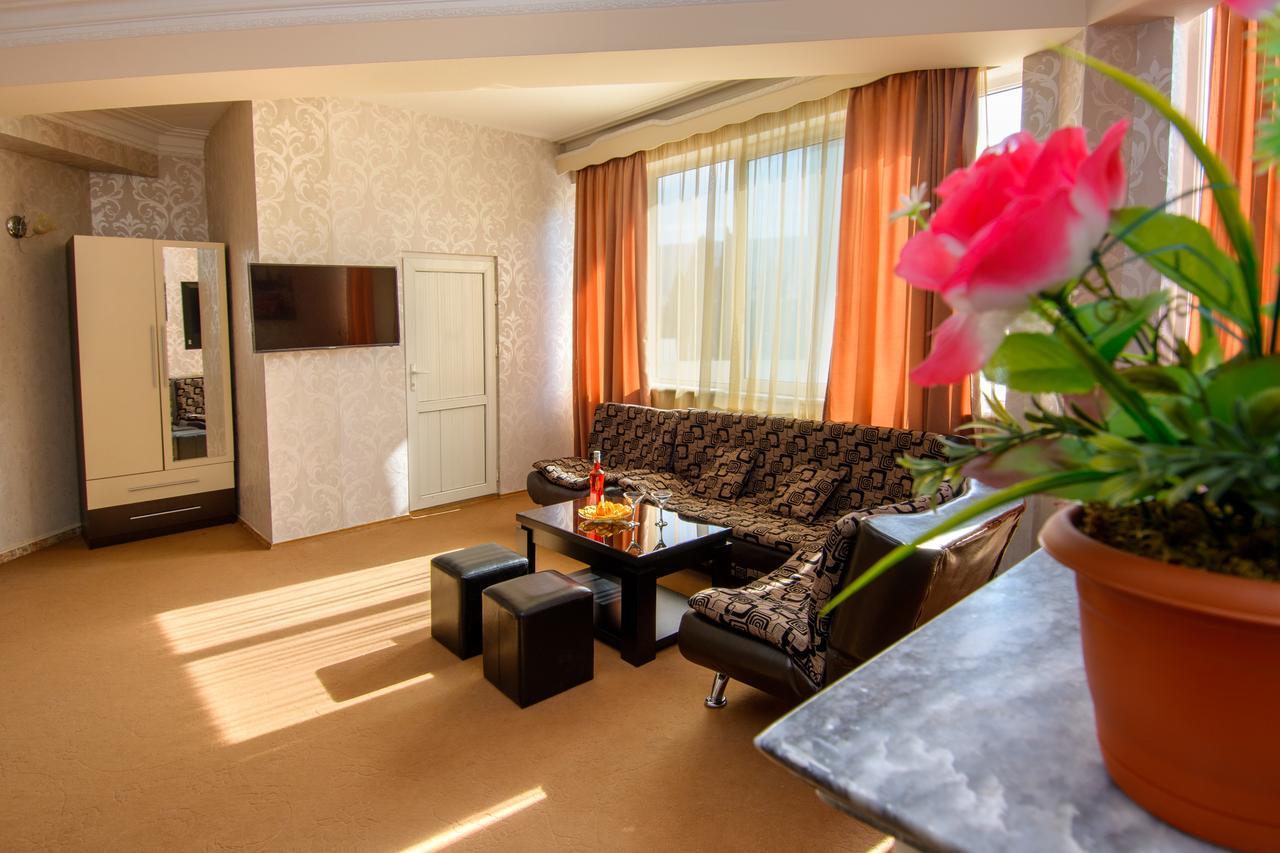 Silk Road Hotel ティビリシ エクステリア 写真